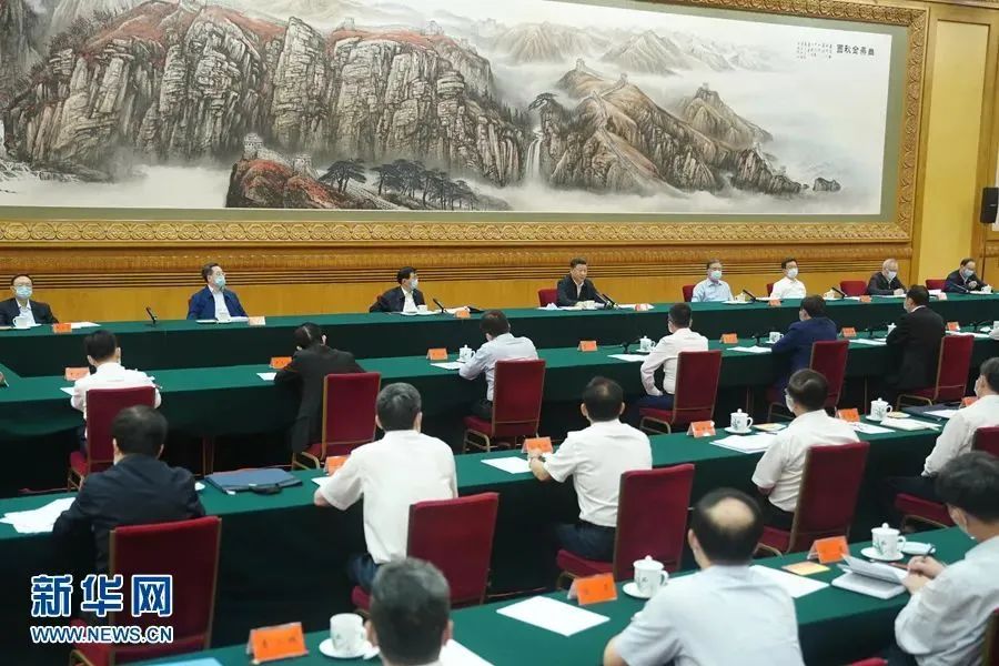 周育先参与企业家座谈会：要弘扬企业家心灵，敢于创新，阐扬好央企的龙头带作为用